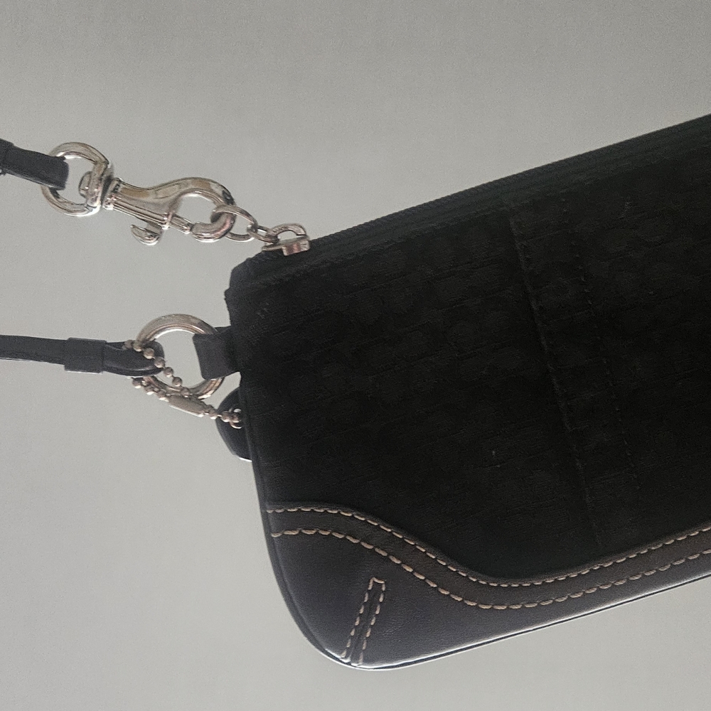 Black Wristlet Clutch great cond. 4" x 6.5"(length)